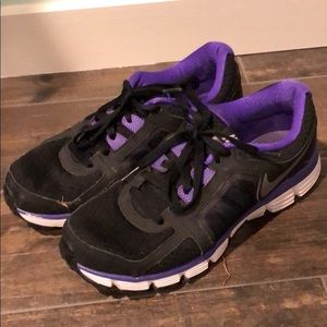 Black womens Nike Dual Fusion tennis shoes